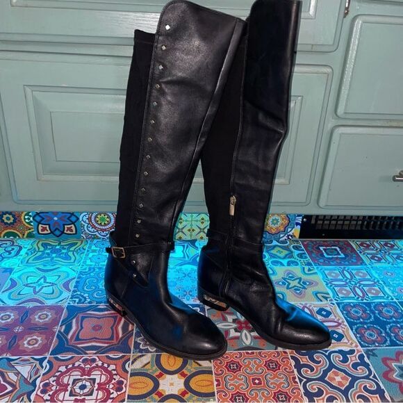 VINCE Camuto Pallien Studded Trim Stacked Heel Black sz 6.5 - Picture 1 of 9